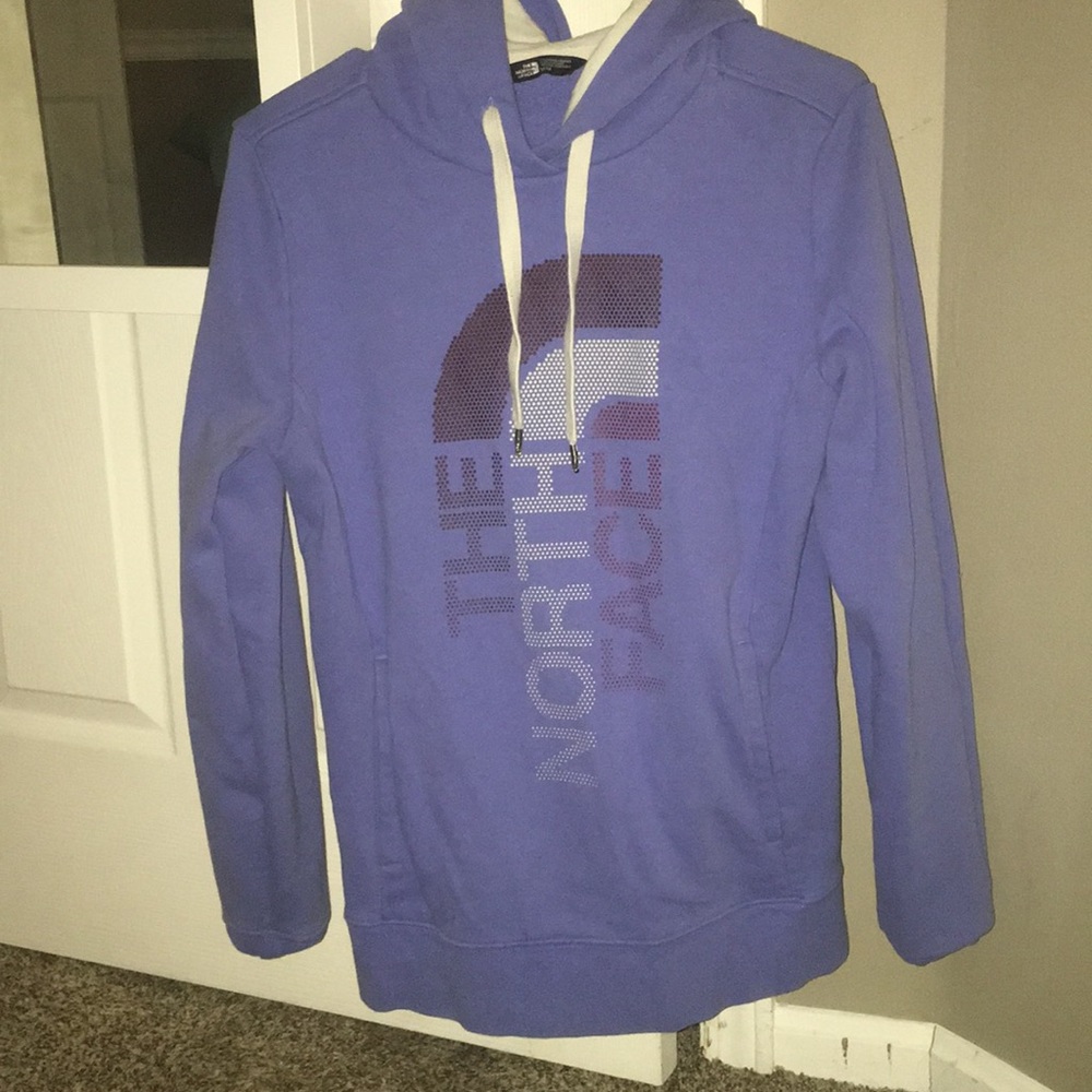 Periwinkle north face hoodie!